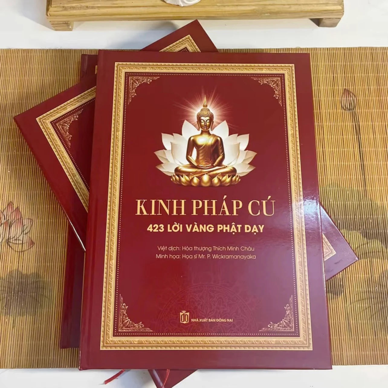 Sách Kinh Pháp Cú - in màu 423 hình minh họa bìa cứng cao cấp + tặng kèm vòng tay bách xanh