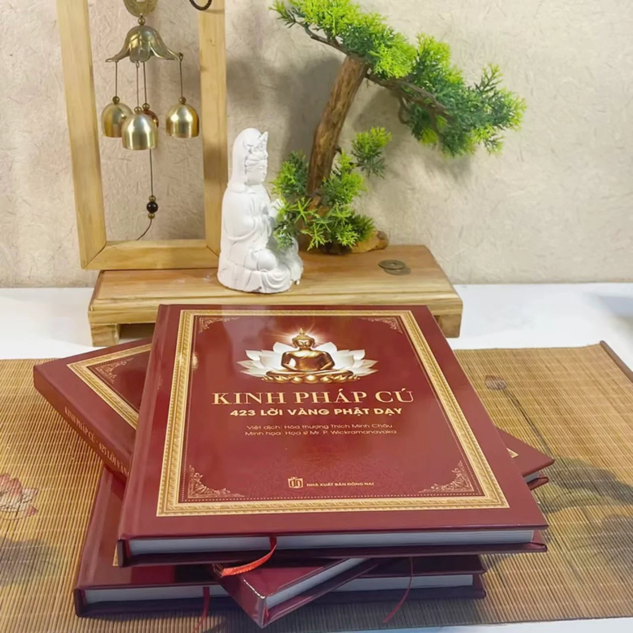 Sách Kinh Pháp Cú - in màu 423 hình minh họa bìa cứng cao cấp + tặng kèm vòng tay bách xanh